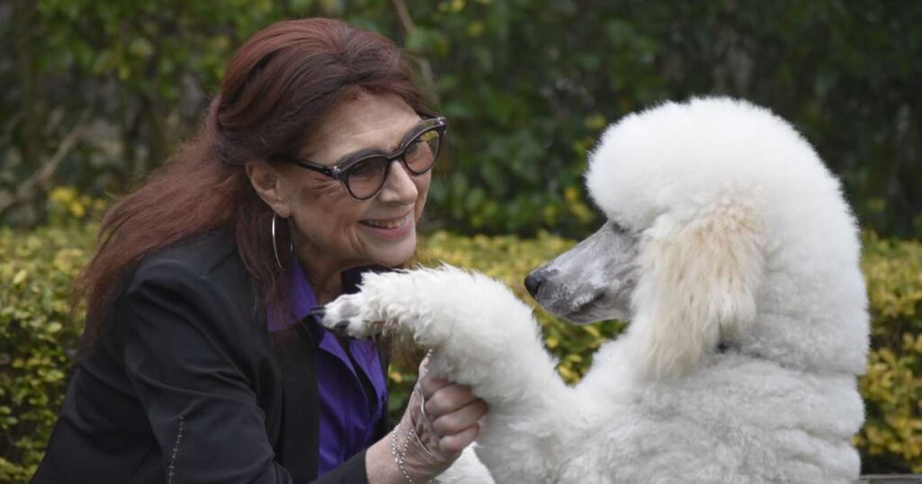 Cora van Kleeff speelt weer met haar hond na hyperbare zuurstoftherapie tegen bestralingsschade